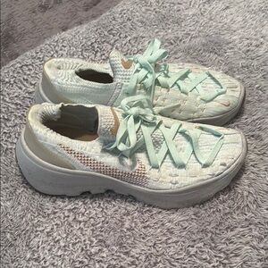 Women's Stylish Sneakers in Mint Green